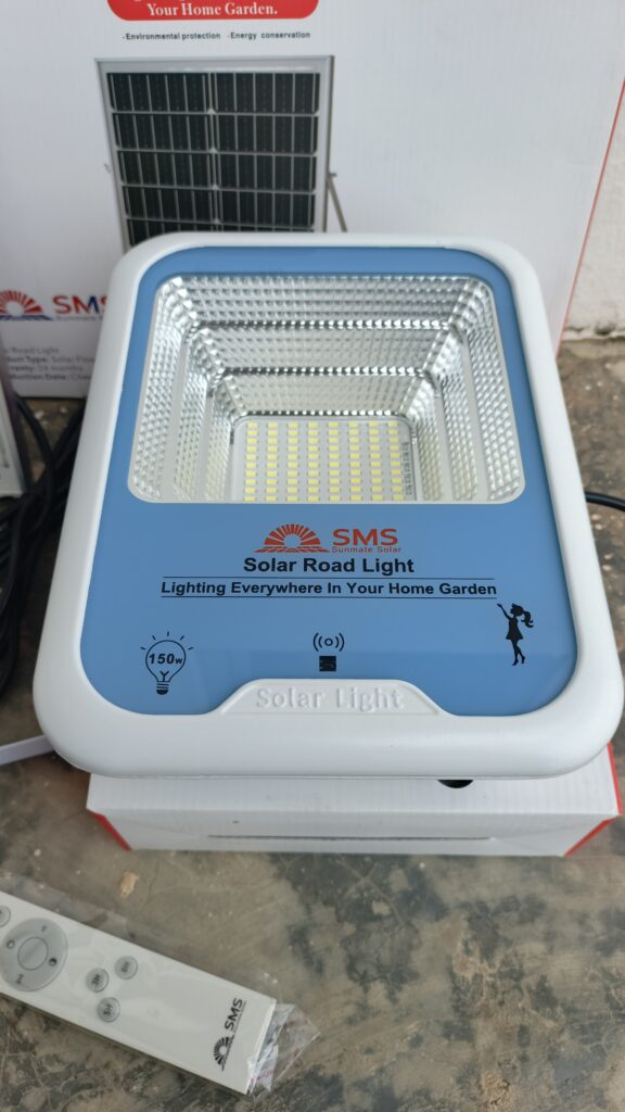 200W Solar Flood Light For Outdoor Or Indoor Lighting